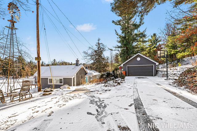 10848 Simpson West Street NE, Greenville, MI 48838