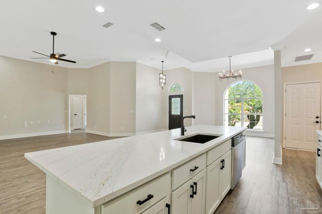 2409 Sweetheart Ln, Pensacola, FL 32526