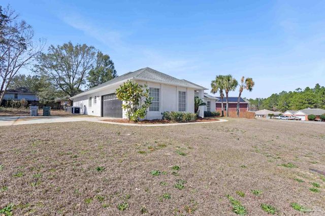 2409 Sweetheart Ln, Pensacola, FL 32526
