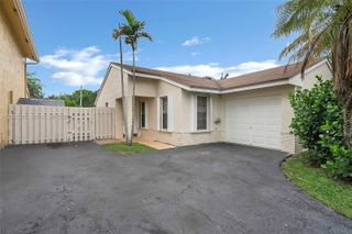 681 Thornridge Ave, Davie, FL 33325