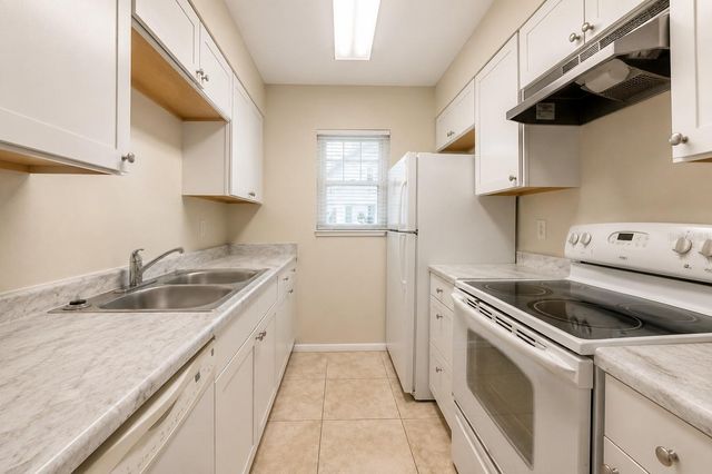 828 SKY LAKE CIRCLE B, Orlando, FL 32809