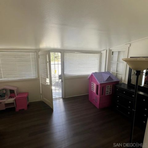 7535 Magnolia Ave, Riverside, CA 92504