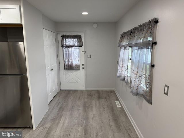 10 W BURTON AVE, New Castle, DE 19720