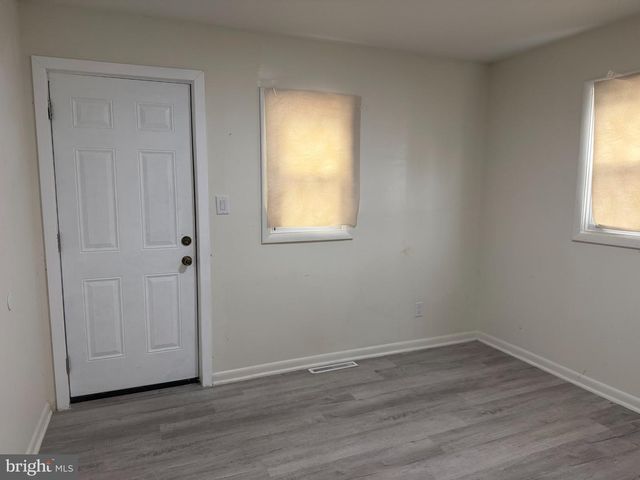 10 W BURTON AVE, New Castle, DE 19720