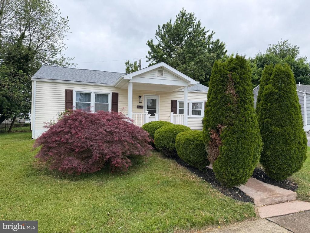 10 W BURTON AVE, New Castle, DE 19720