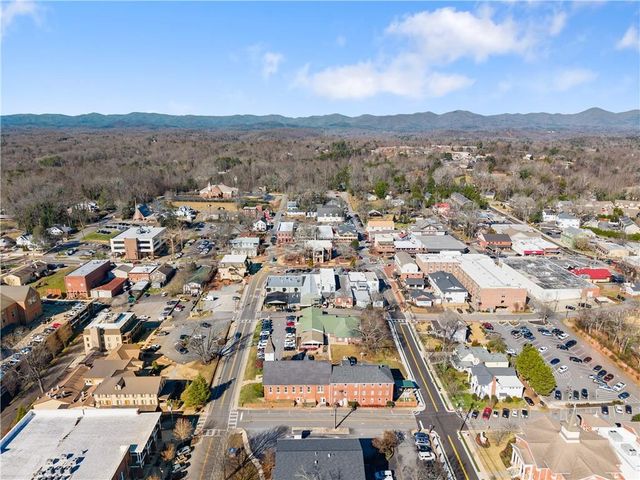 86 Pine Street, Dahlonega, GA 30533