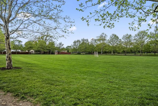 405 Huber Village Boulevard, Westerville, OH 43081