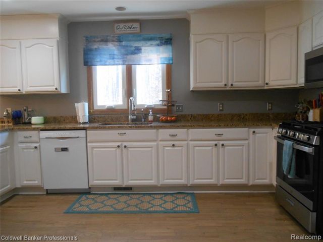 2704 Genny Ridge Drive, Lapeer, MI 48446