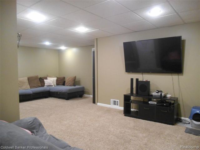 2704 Genny Ridge Drive, Lapeer, MI 48446