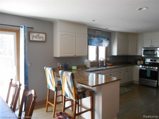 2704 Genny Ridge Drive, Lapeer, MI 48446