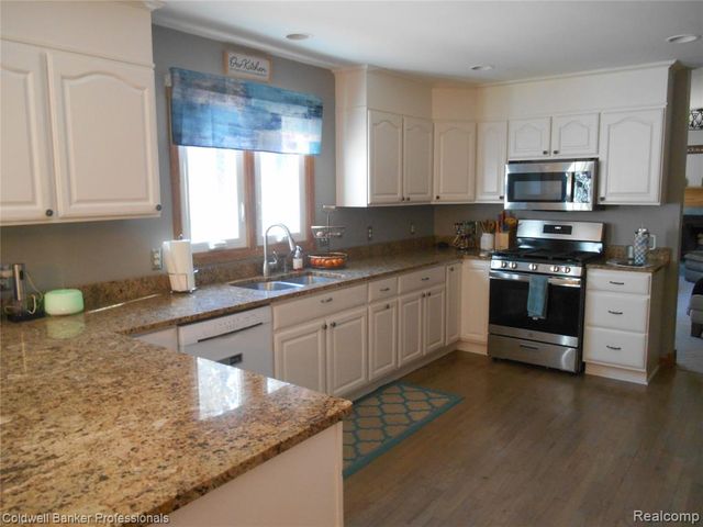 2704 Genny Ridge Drive, Lapeer, MI 48446