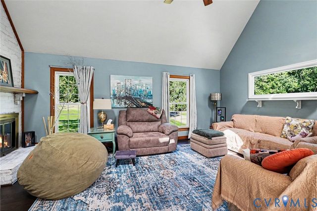 7101 N Hairpin Dr, Quinton, VA 23141