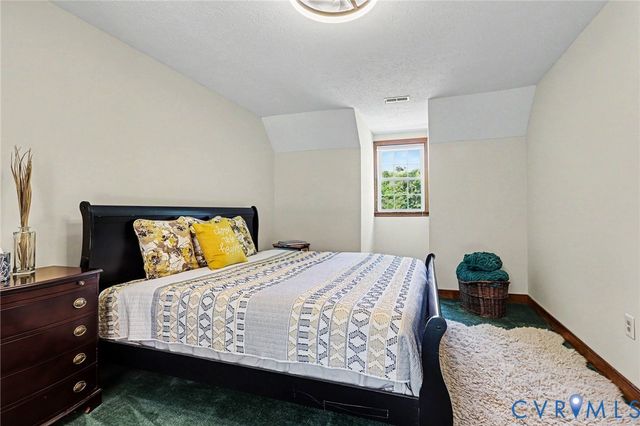 7101 N Hairpin Dr, Quinton, VA 23141