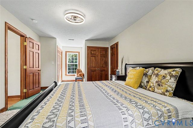 7101 N Hairpin Dr, Quinton, VA 23141