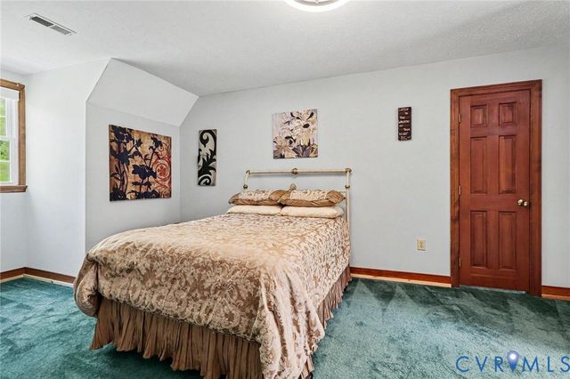 7101 N Hairpin Dr, Quinton, VA 23141