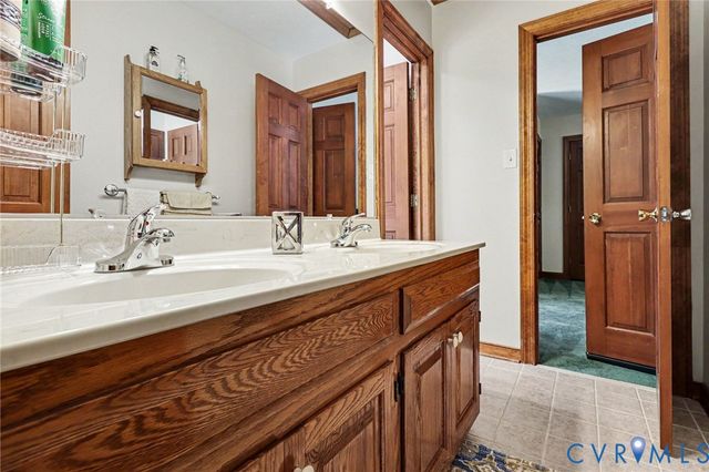 7101 N Hairpin Dr, Quinton, VA 23141