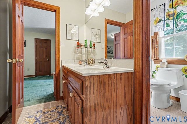 7101 N Hairpin Dr, Quinton, VA 23141