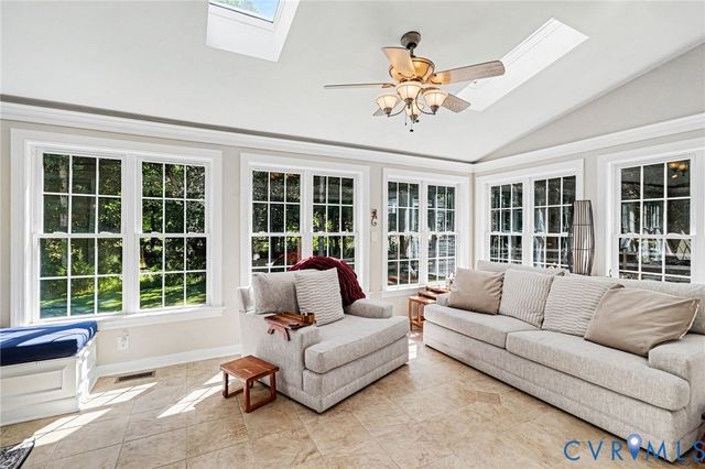 7101 N Hairpin Dr, Quinton, VA 23141