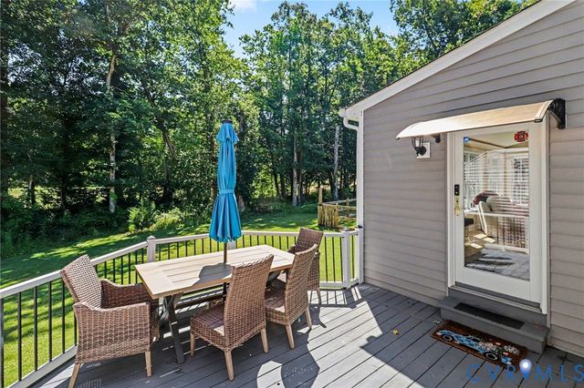 7101 N Hairpin Dr, Quinton, VA 23141