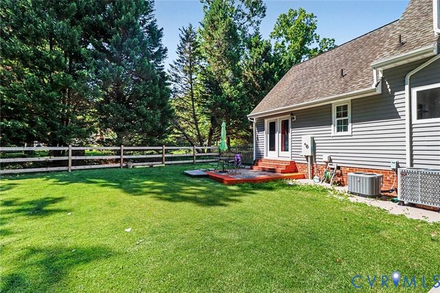 7101 N Hairpin Dr, Quinton, VA 23141