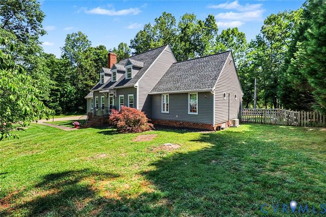 7101 N Hairpin Dr, Quinton, VA 23141