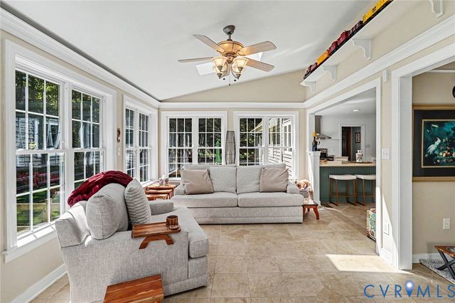 7101 N Hairpin Dr, Quinton, VA 23141