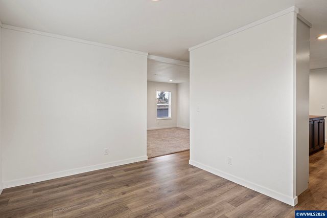 631 E Ellendale Av 206, Dallas, OR 97338