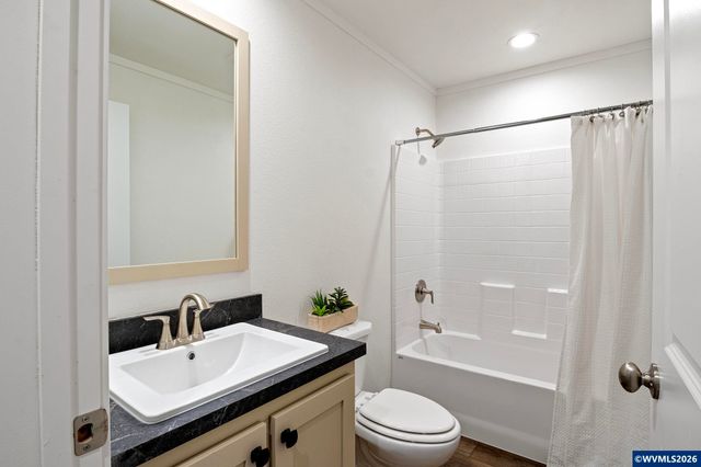 631 E Ellendale Av 206, Dallas, OR 97338