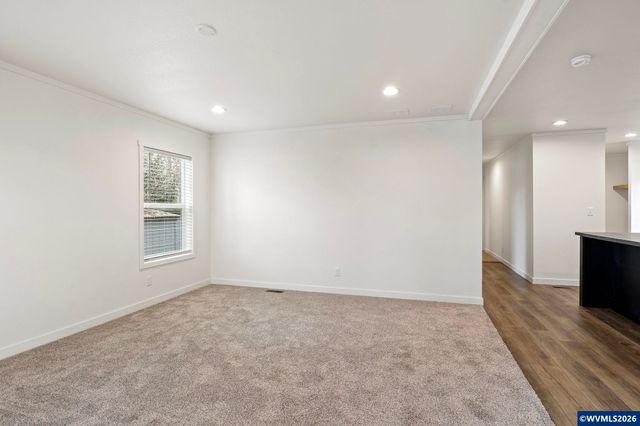 631 E Ellendale Av 206, Dallas, OR 97338