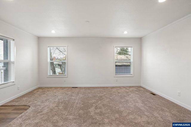 631 E Ellendale Av 206, Dallas, OR 97338