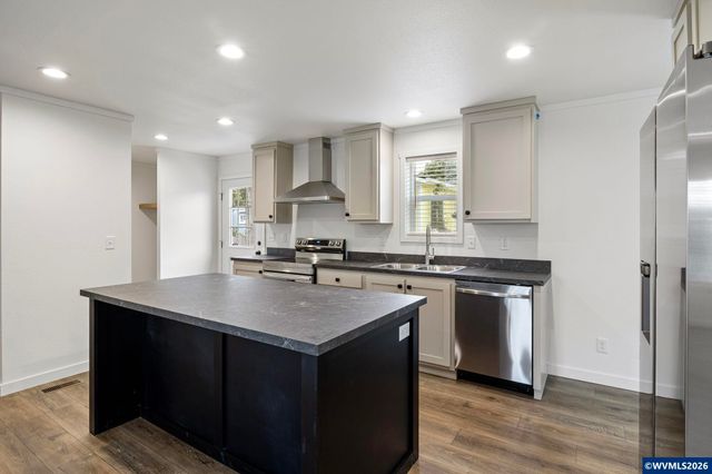 631 E Ellendale Av 206, Dallas, OR 97338