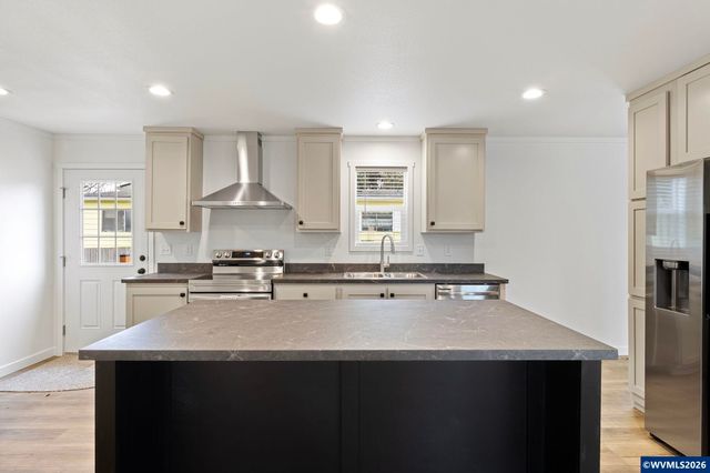 631 E Ellendale Av 206, Dallas, OR 97338