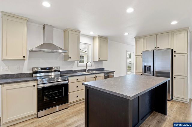 631 E Ellendale Av 206, Dallas, OR 97338