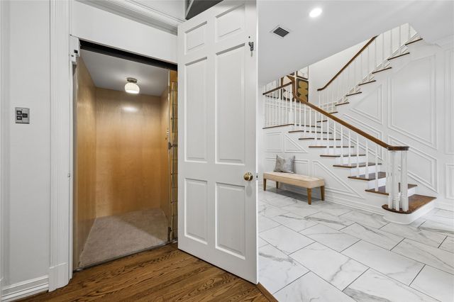 5422 John Dreaper Drive, Houston, TX 77056