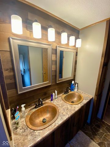 786 E Bonebrake Road, Veedersburg, IN 47987