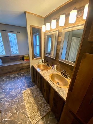 786 E Bonebrake Road, Veedersburg, IN 47987