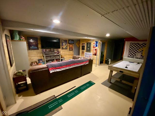 786 E Bonebrake Road, Veedersburg, IN 47987