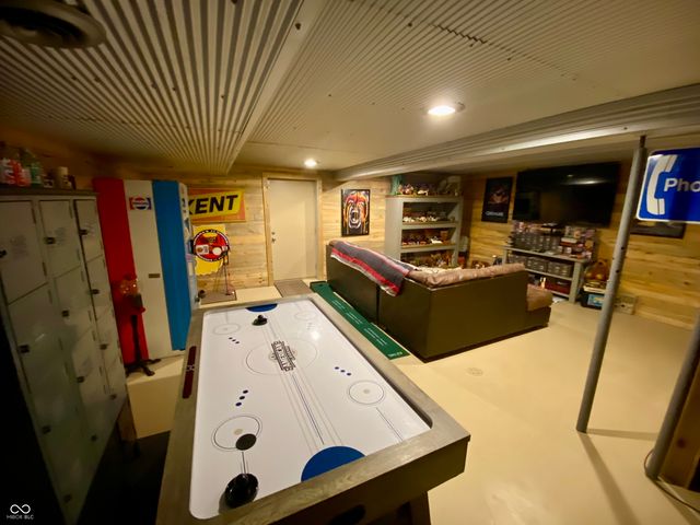 786 E Bonebrake Road, Veedersburg, IN 47987