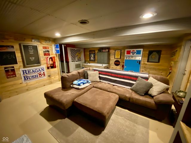 786 E Bonebrake Road, Veedersburg, IN 47987