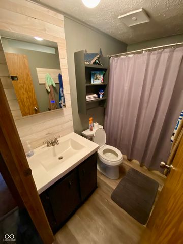 786 E Bonebrake Road, Veedersburg, IN 47987