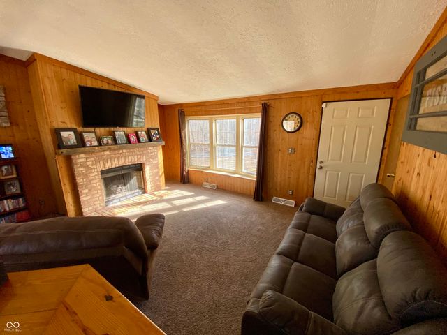 786 E Bonebrake Road, Veedersburg, IN 47987