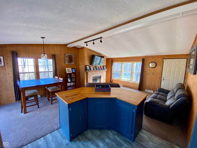 786 E Bonebrake Road, Veedersburg, IN 47987