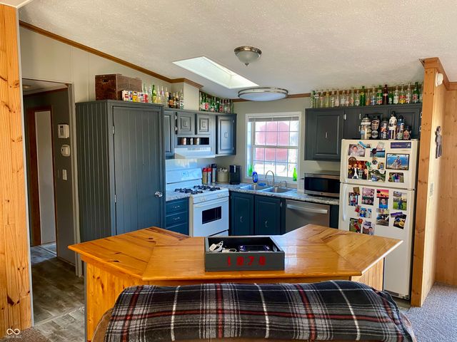 786 E Bonebrake Road, Veedersburg, IN 47987