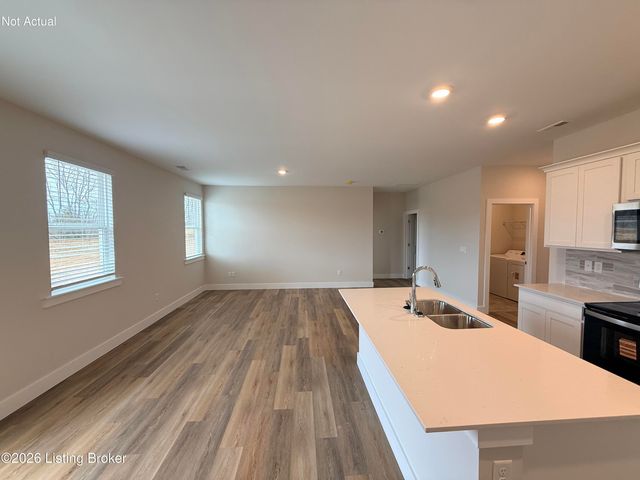 8103 Cedar Meadows Ln, Louisville, KY 40229