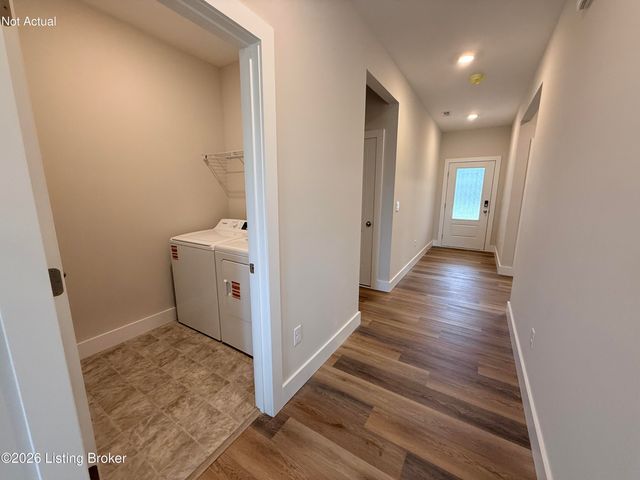 8103 Cedar Meadows Ln, Louisville, KY 40229