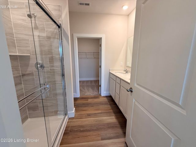 8103 Cedar Meadows Ln, Louisville, KY 40229