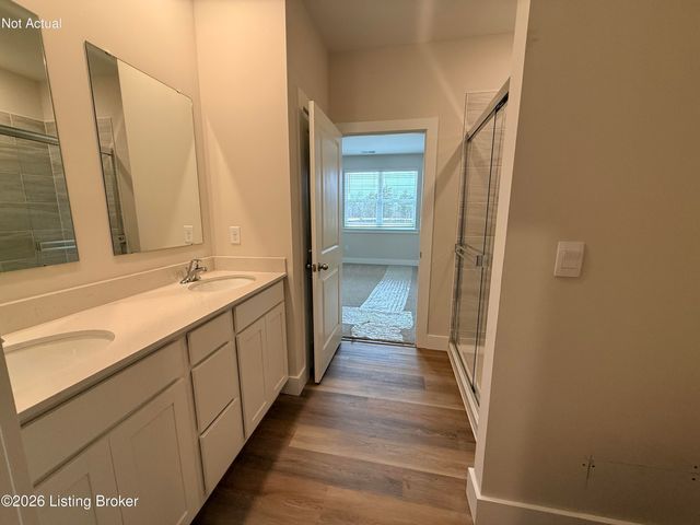 8103 Cedar Meadows Ln, Louisville, KY 40229