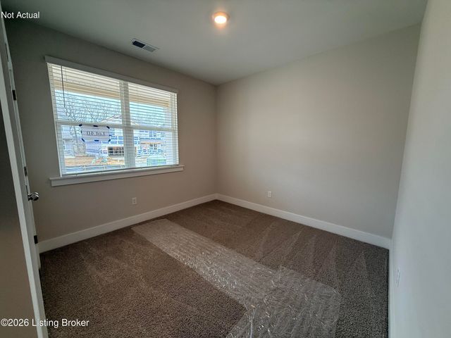 8103 Cedar Meadows Ln, Louisville, KY 40229