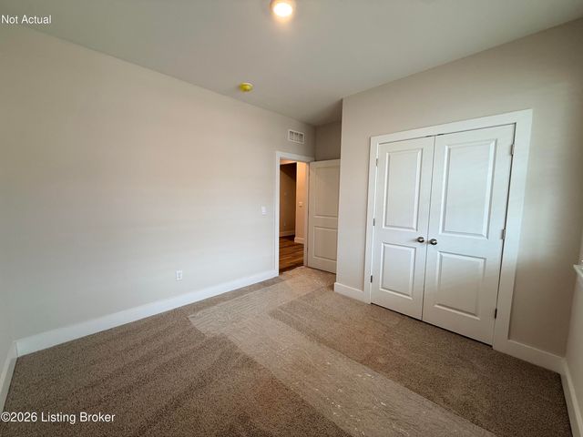 8103 Cedar Meadows Ln, Louisville, KY 40229