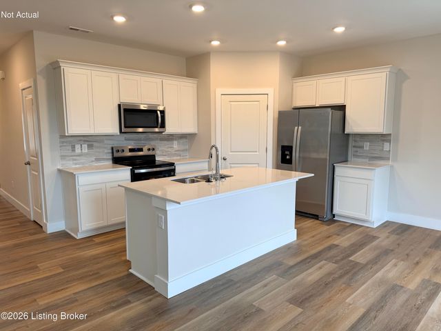 8103 Cedar Meadows Ln, Louisville, KY 40229